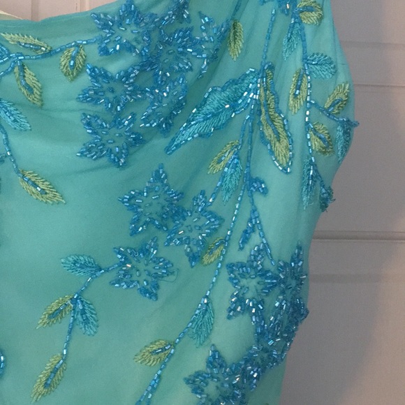 Gown - Picture 3 of 4